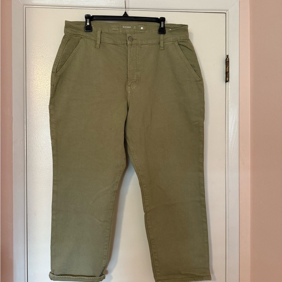 Old Navy Women’s Khaki Chinos - Picture 1 of 3